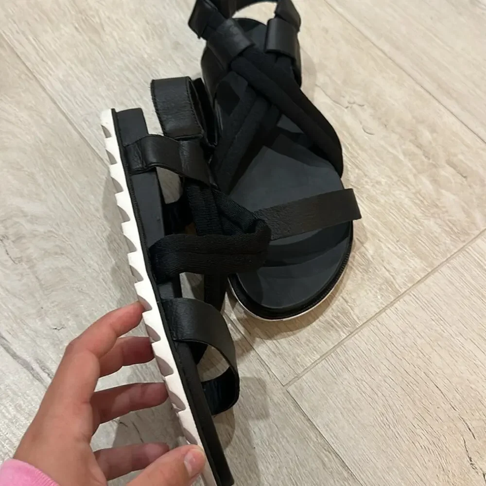 NWOT Sorel Women's Roaming™ Decon‎ Sandal - Size 9, Stylish & Comfortable!